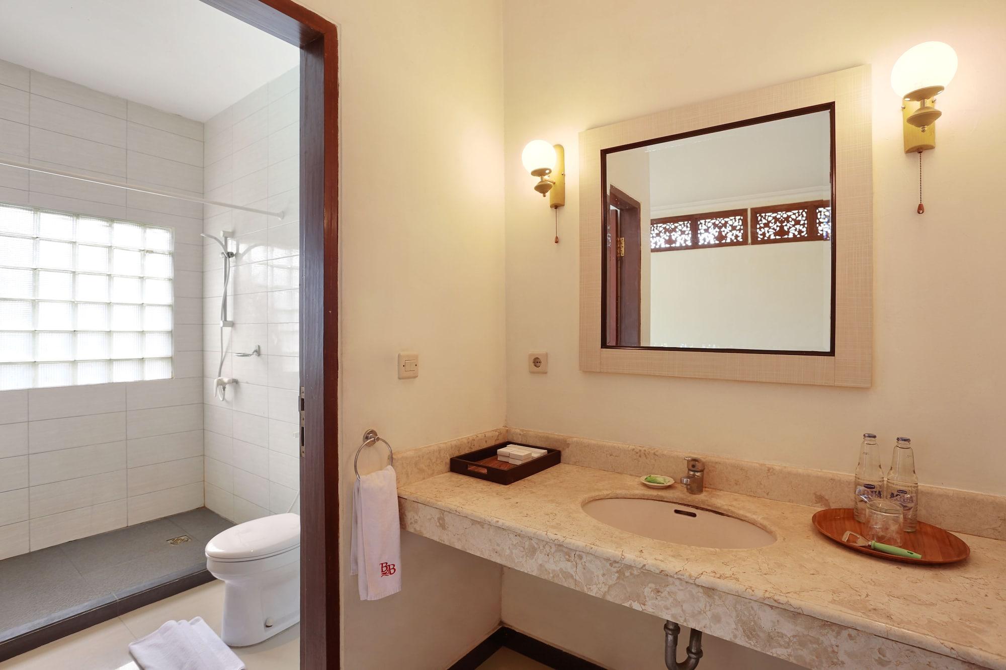 The Batu Belig Hotel & Spa Seminyak Buitenkant foto
