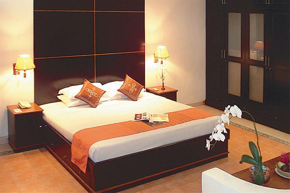 The Batu Belig Hotel & Spa Seminyak Buitenkant foto